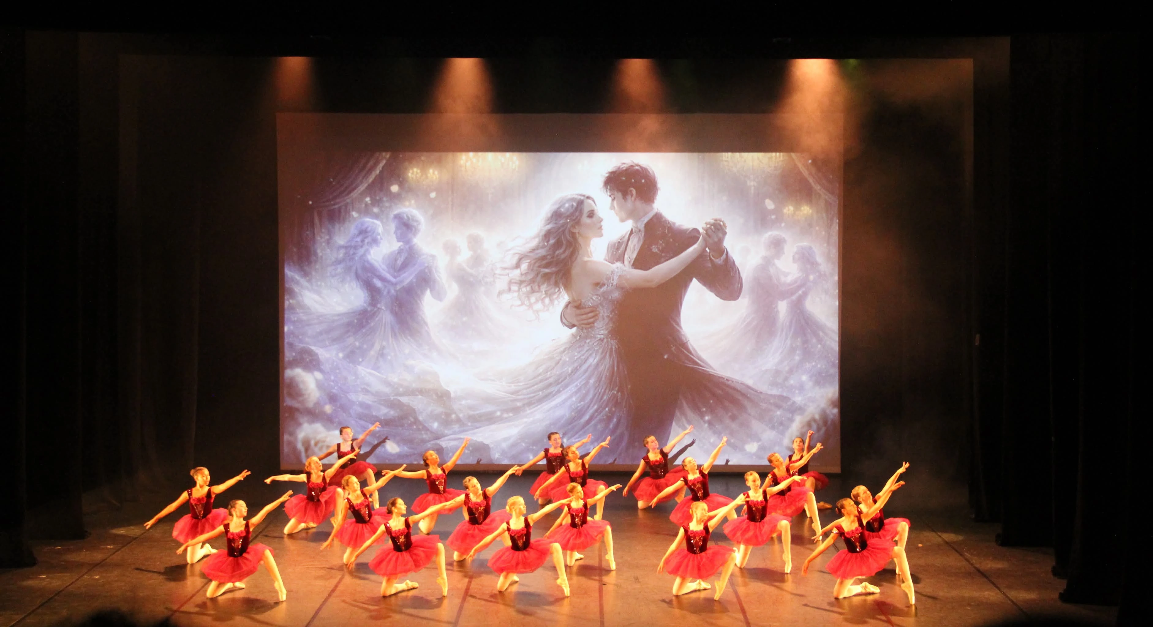 Jeunes danseuses en tutu rouge sur scène - cours de danse classique enfants.